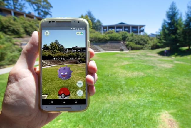 Un mobile compatible avec Pokémon GO montre un Smogo.